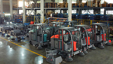 w66集团驾驶式扫地车让物业保洁治理更出彩!